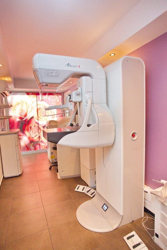Mammographe en cabinet de radiologie