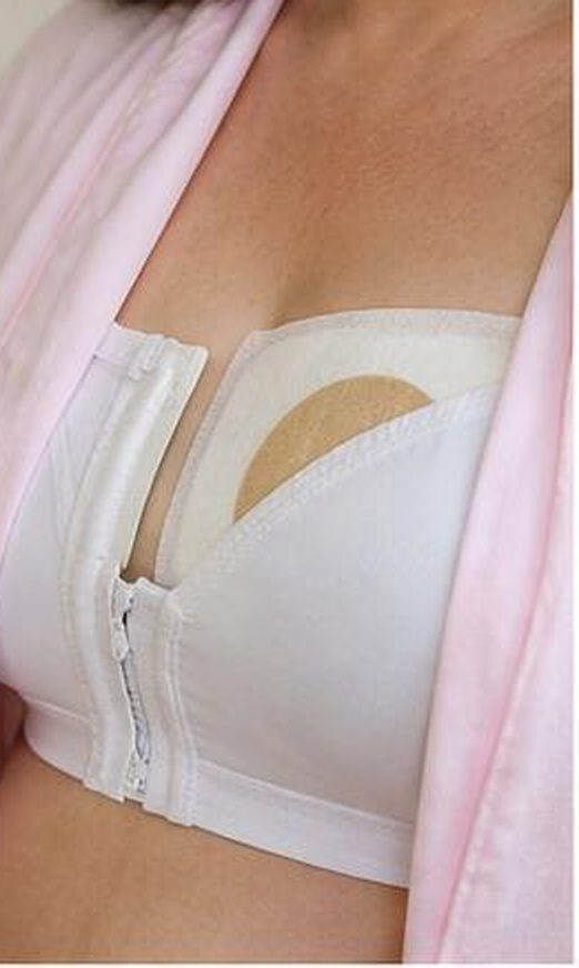 Post-operative compression bra with front zip and chest stabiliser band — clothing comfort after breast surgery, prescribed by Dr Jérémie Zeitoun breast surgical oncologist Paris 8